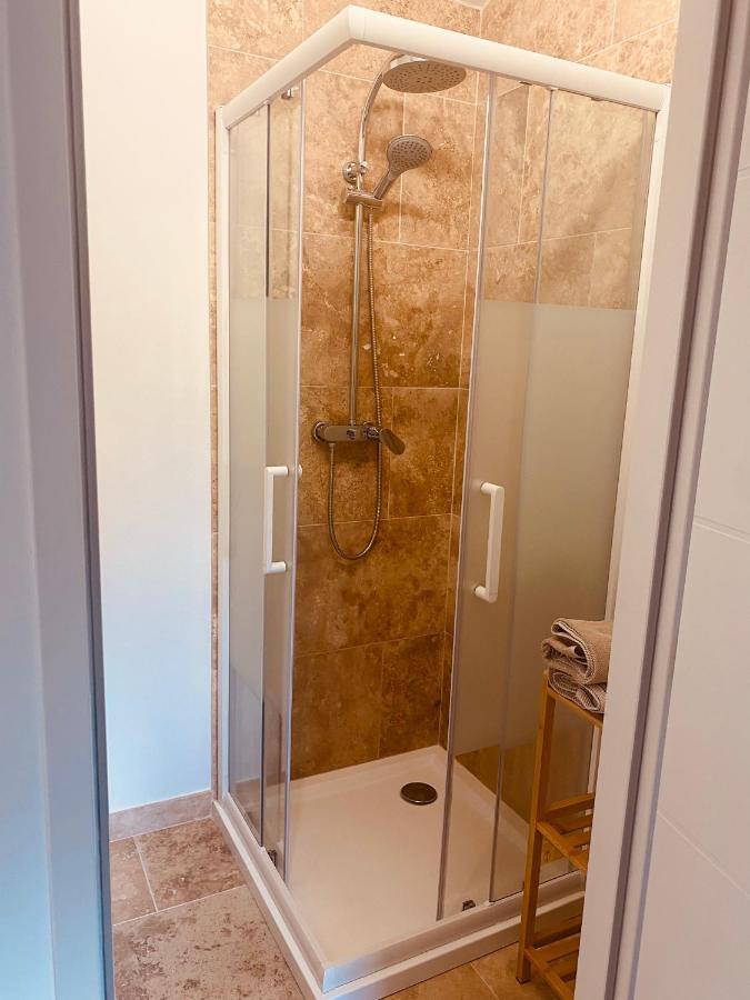 La Maison D A Cote 8 A 10 Personnes Карпентра Екстериор снимка